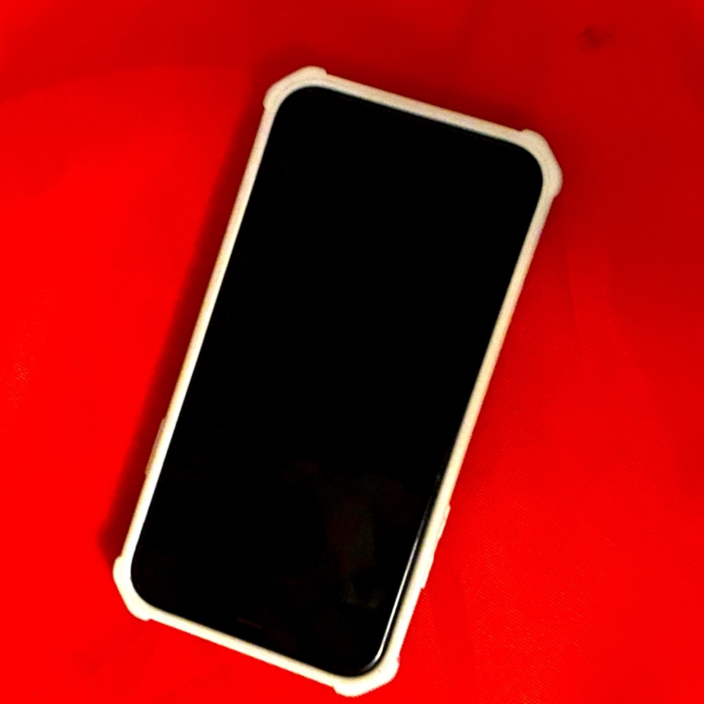 iPhone 11 green and jus like new